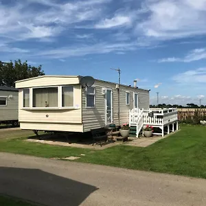 Maisies Caravan For Hire Holiday home